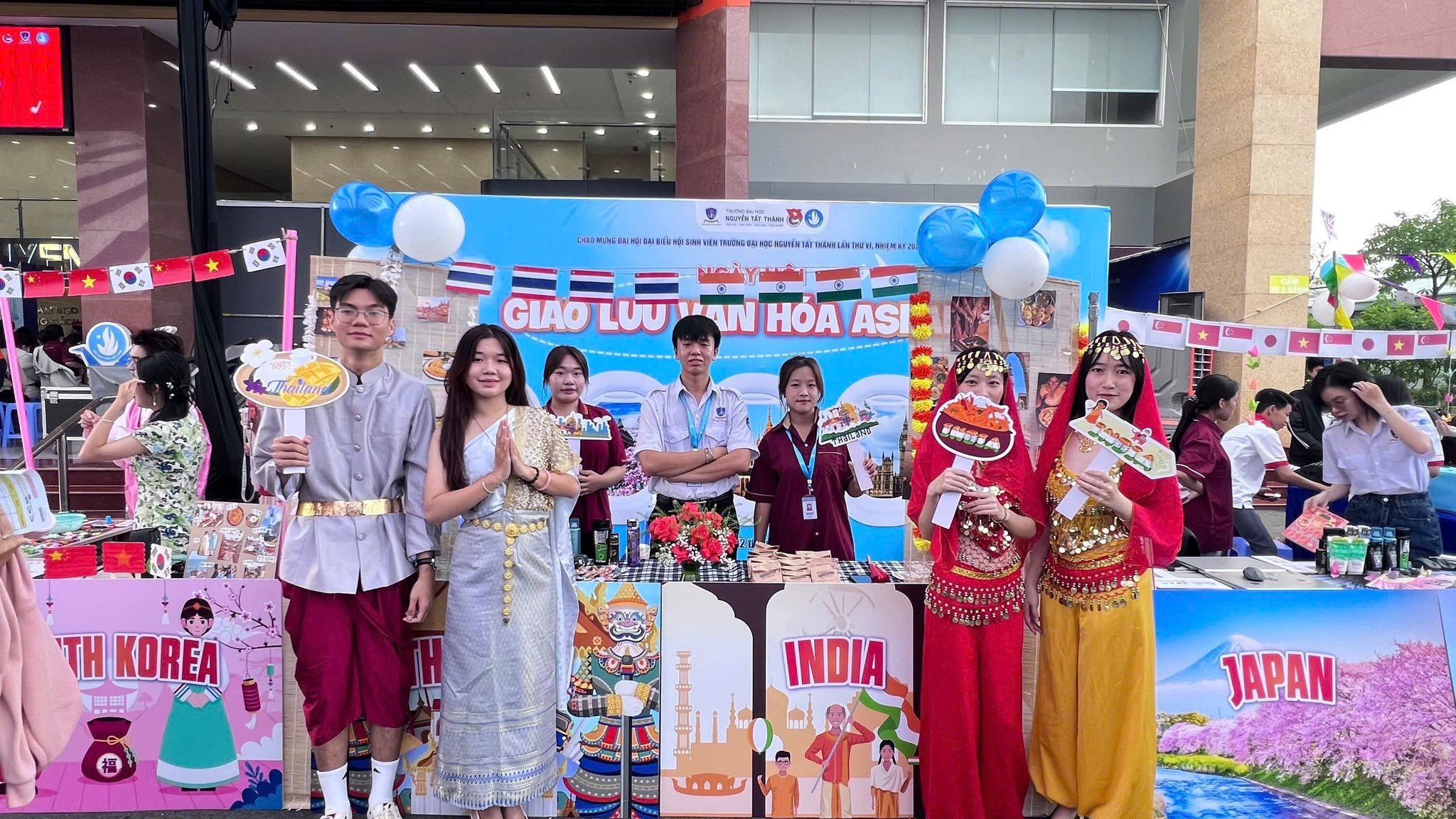 Giao lưu văn hoá ASEAN+ tại ngày hội Sinh Viên 5 Tốt